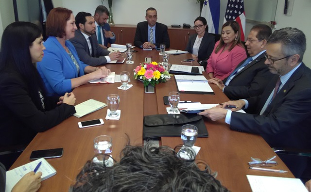 Ministro Coordinador de Gobierno recibe delegación del Congreso de los ...