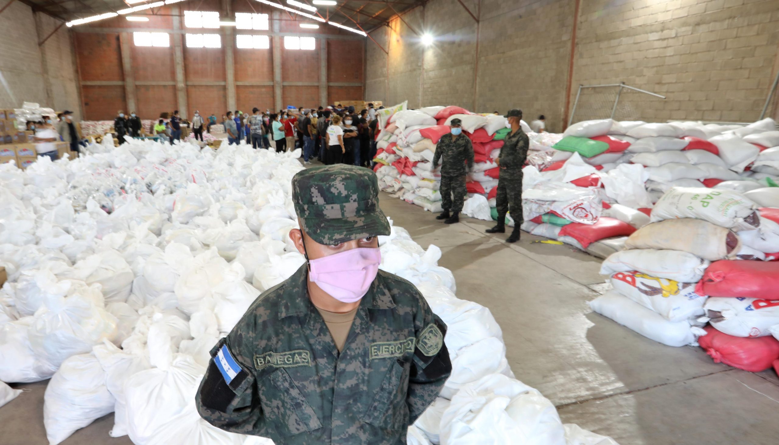 Gobierno inicia entrega masiva de alimentos a la población afectada por ...